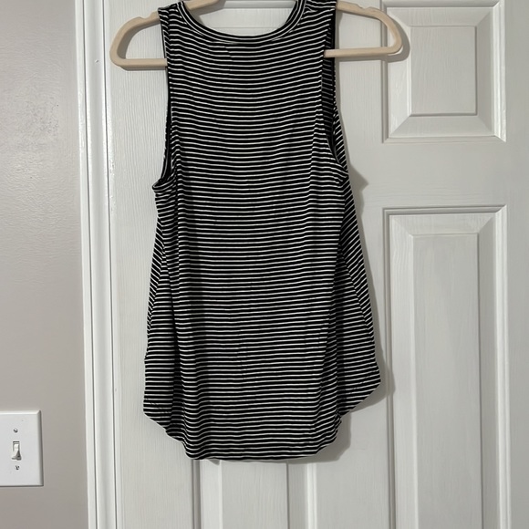 Black and white tank top - Picture 3 of 3